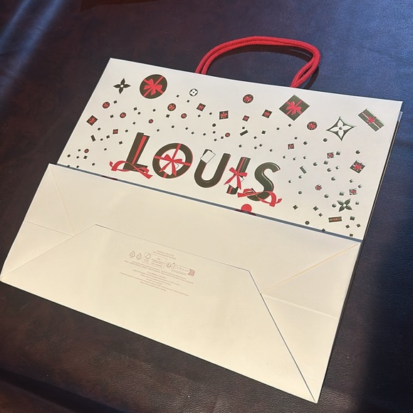 Louis Vuitton 2023 holiday shopping bag never used limited edition! - Picture 3 of 7
